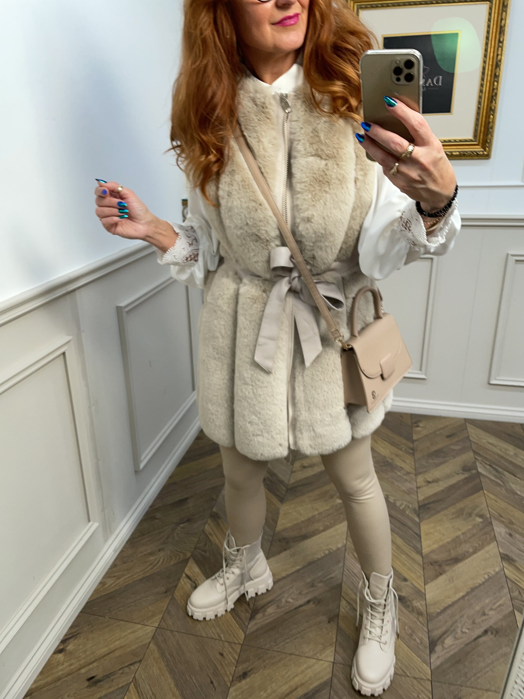 Faux Fur Collarless Longline Gilet Pelliccia Beige