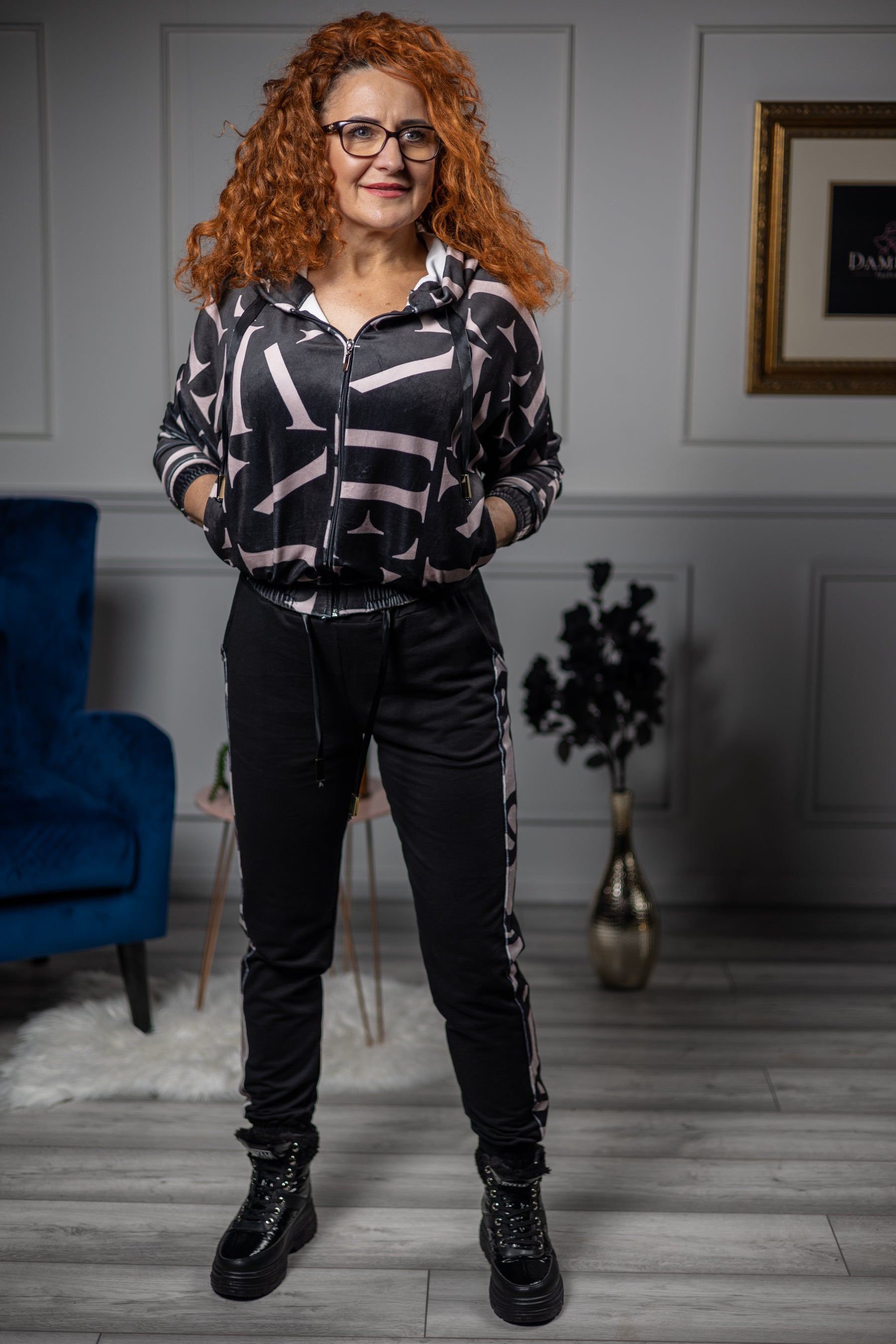 Velvet Material Tracksuit Wonderland Black