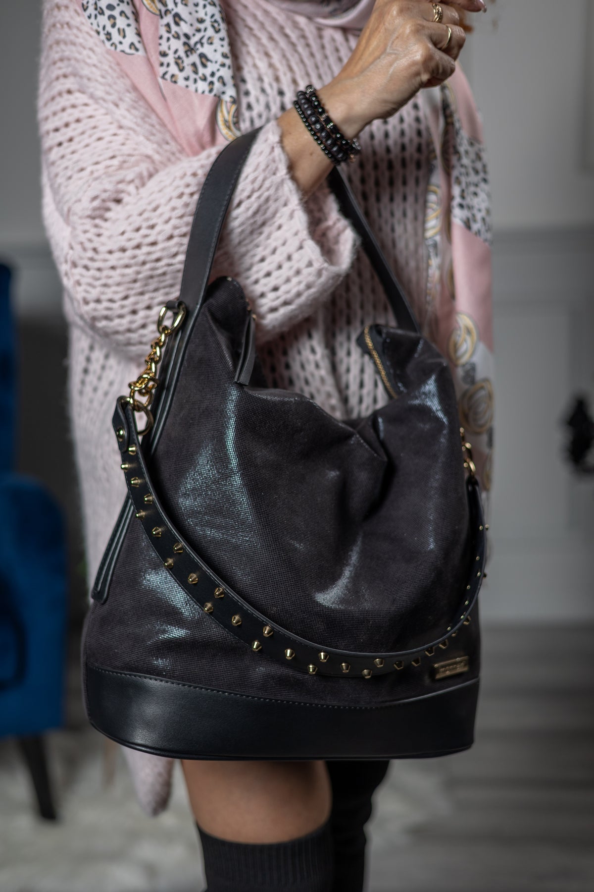 Stylish Studded Handbag Lion Black