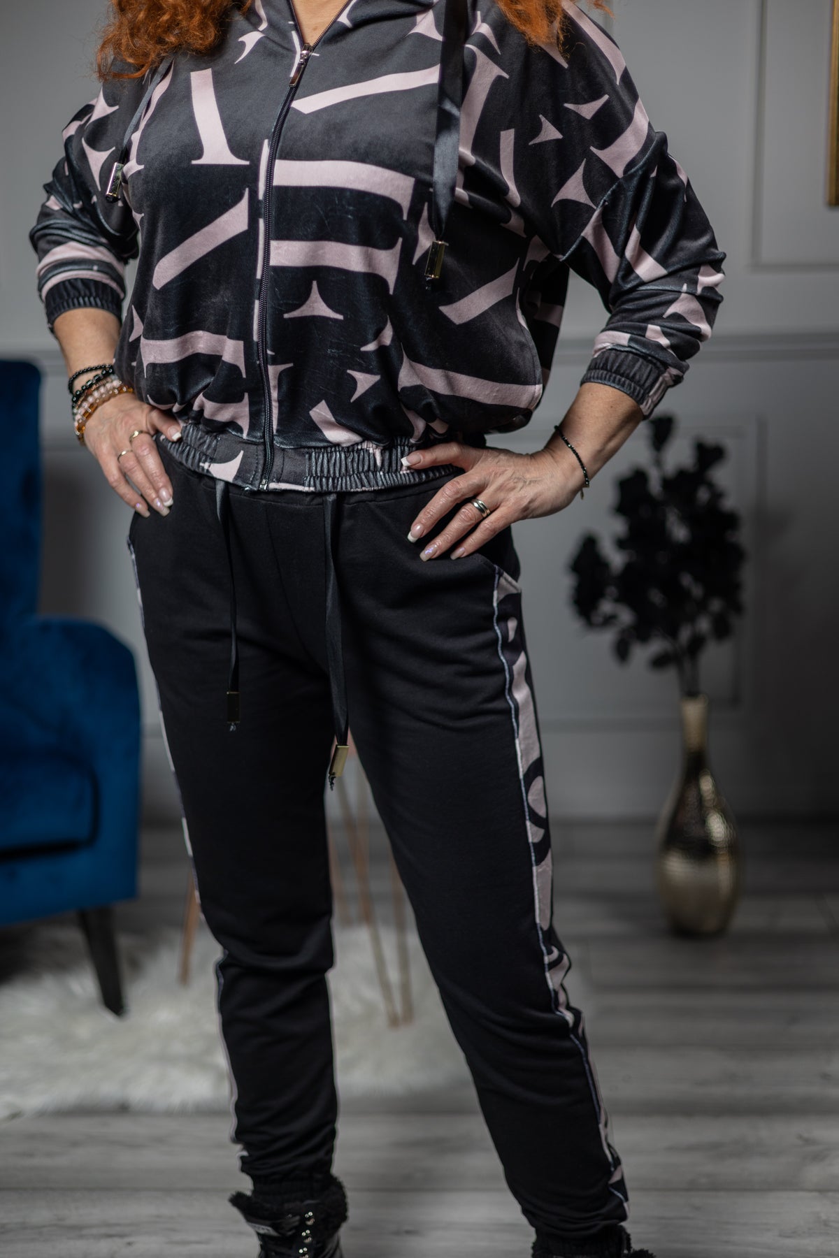 Velvet Material Tracksuit Wonderland Black